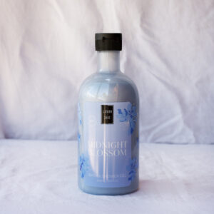 Lavish Care Midnight Blossom Shower Gel, 500ml - Image 1